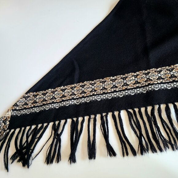 Vintage Arola triangle shape 100% wool black shawl. Made in Finland. - Picture 2 of 9